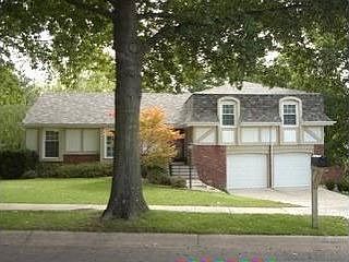 2nd image of 8225 NW Twin Oaks Dr
