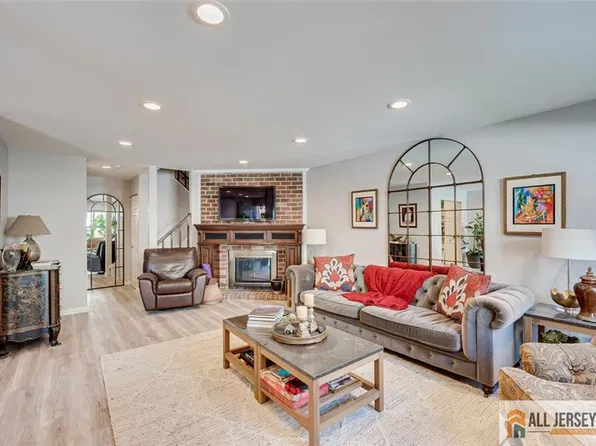 46 Covington Ct, East Brunswick, NJ 08816