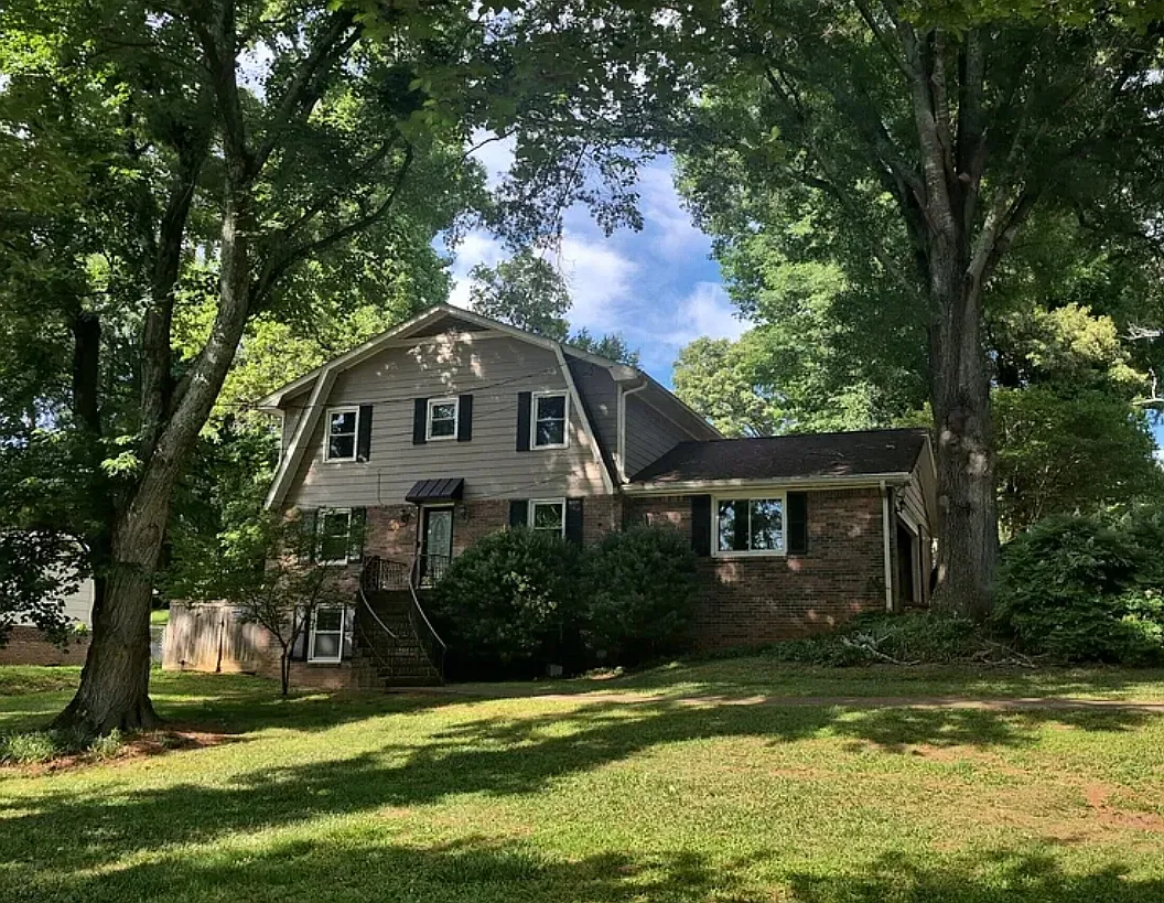 5 bed, 3854 sqft, $3,100 — Photo 1