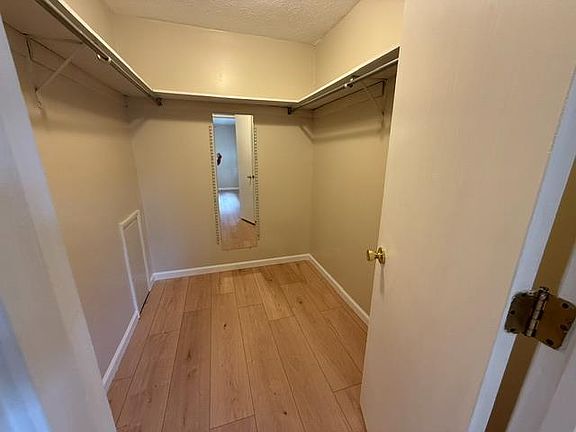 4th image of 323 Jasper Dr