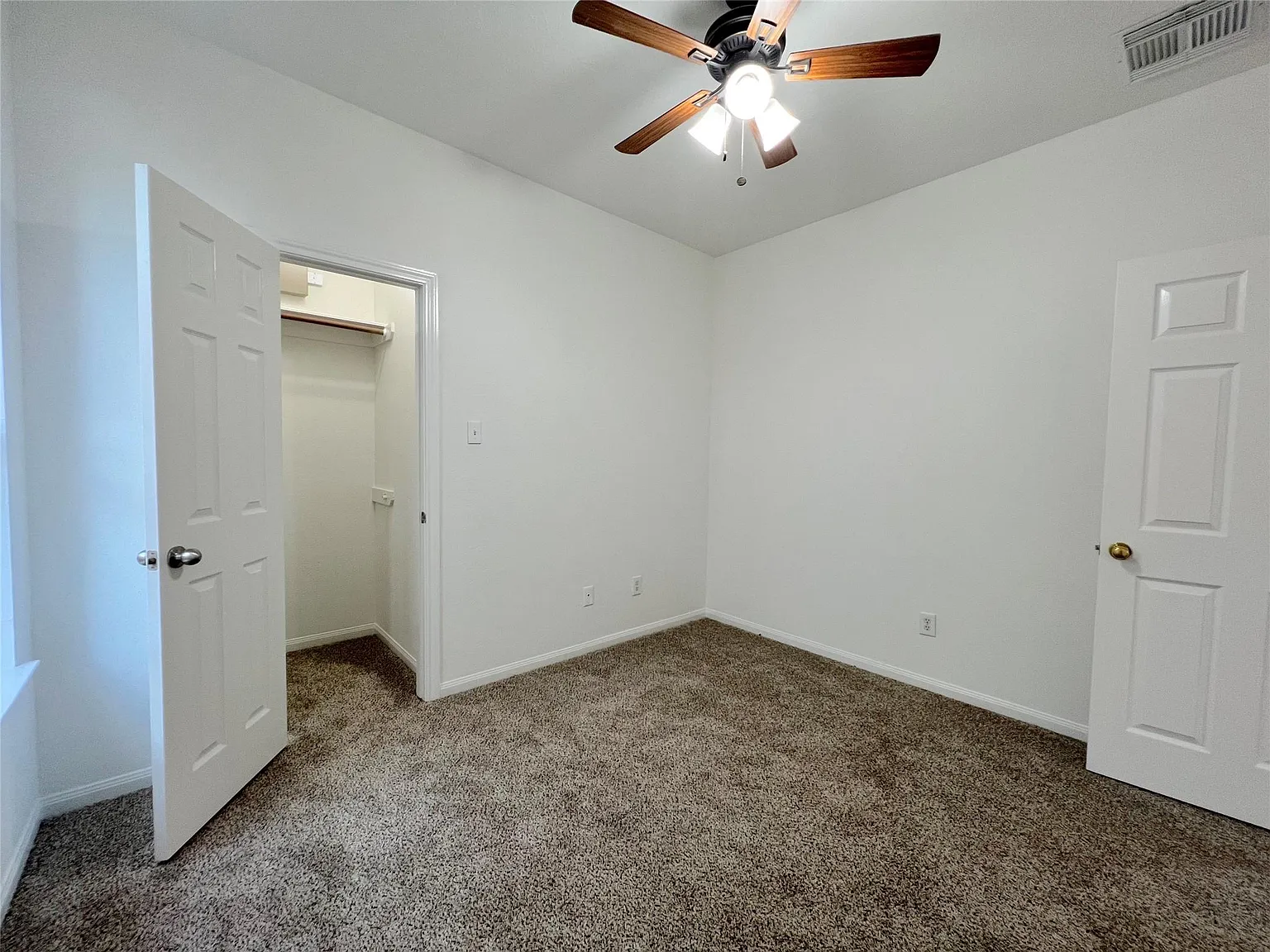 3 bed, 2.0 bath, 1896 sqft, $2,000 — Photo 4