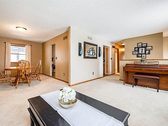 4th image of 2137 Leonard Cir