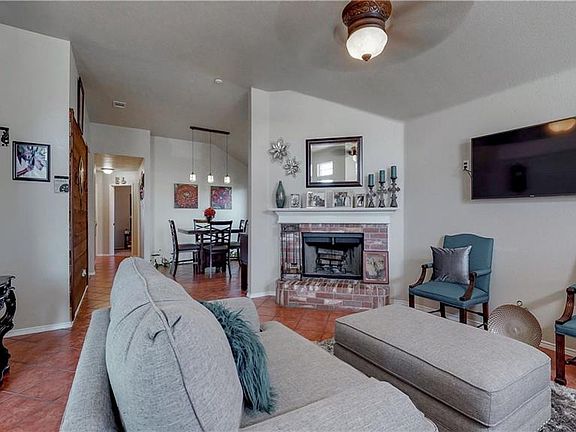 3rd image of 1213 Indian Wells Trl