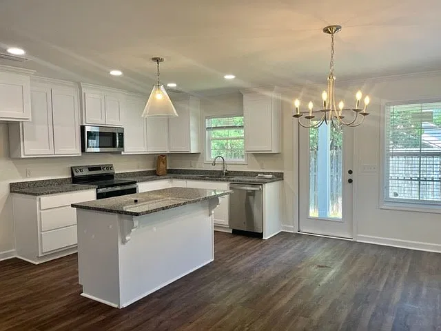 3 bed, 1808 sqft, $1,900 — Photo 4