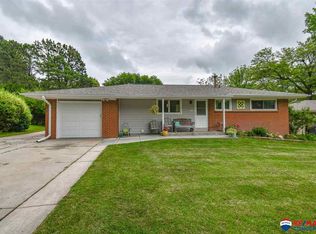 1828 Morningside Dr, Lincoln, NE 68506