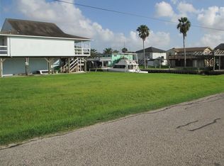 102 Driftwood Rd, Freeport, TX 77541