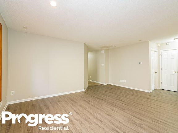 4th image of 9129 Southernwood Way