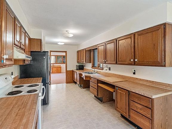 2nd image of 3602 Poplar St