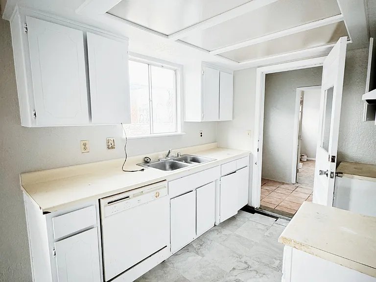 8841 Lawson St — Photo 4