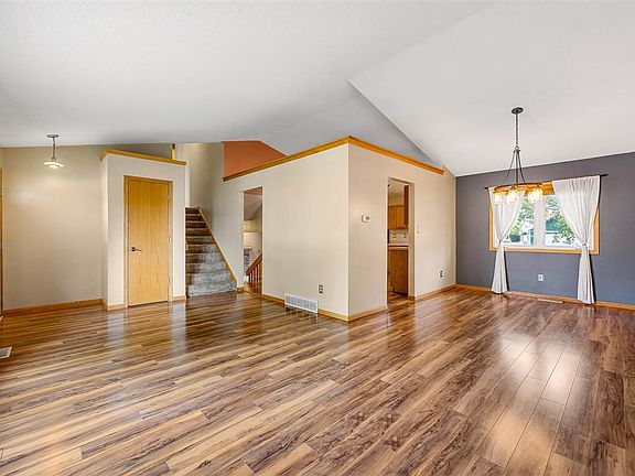 5th image of 946 71st St NE
