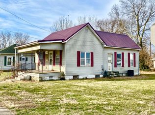 204 S Mill St, Flora, IL 62839