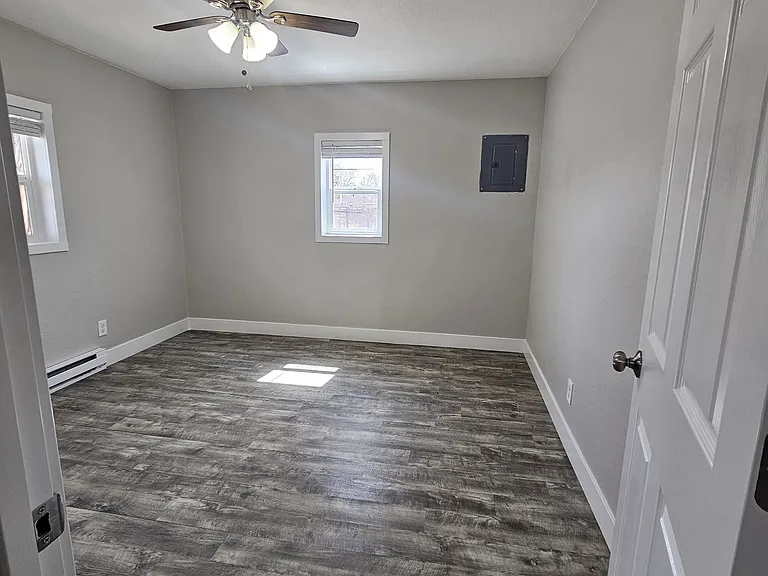 Back Bedroom: 11.3' x 11.3'
