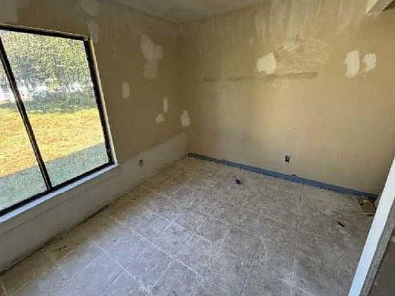 5th image of 703 Fore Ln