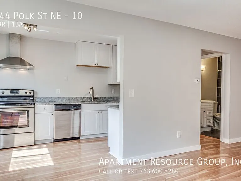 744 Polk St NE #10 — Photo 4
