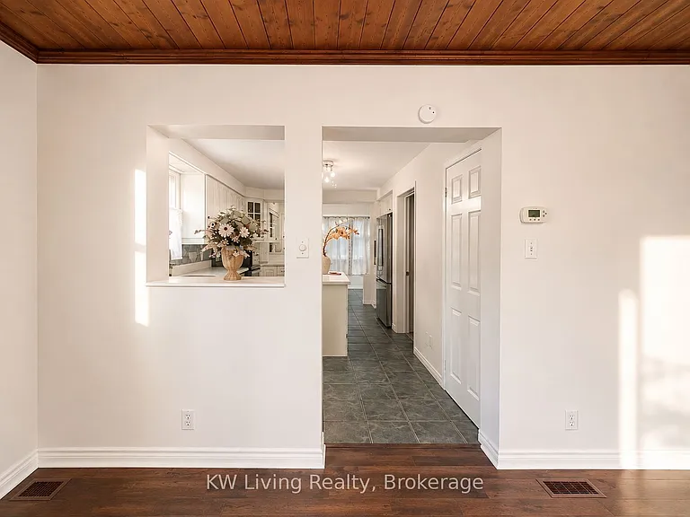 127 Lake Dr N — Photo 21