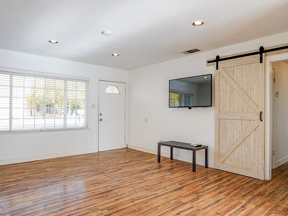 4th image of 309 Hemlock Street