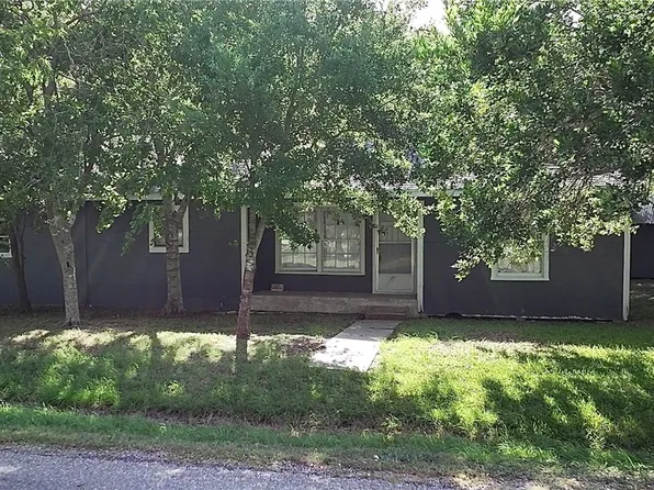 601 S 9th St, Seadrift, TX 77983