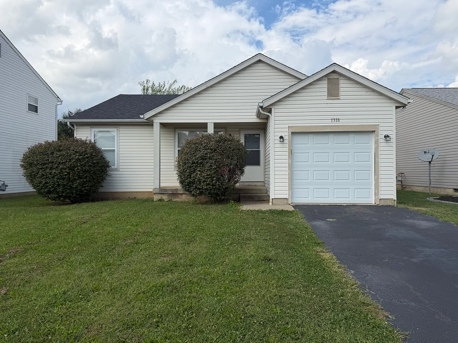 3 bed, 1114 sqft, $1,750 — Photo 1