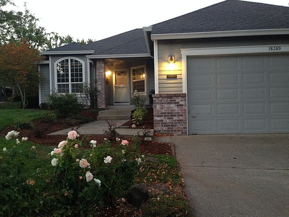 Beautiful house with 2 car garage