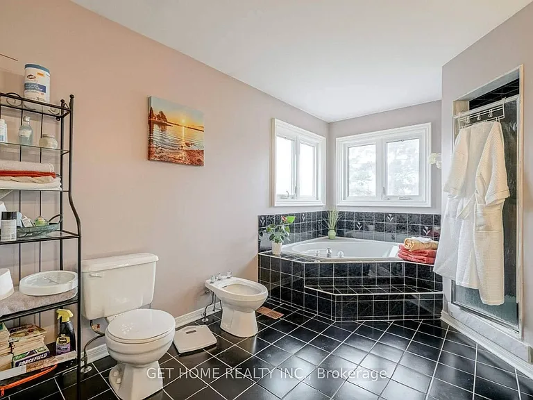 5668 Turney Dr #UPPER — Photo 17