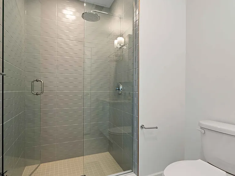 180 George St #2607 — Photo 36