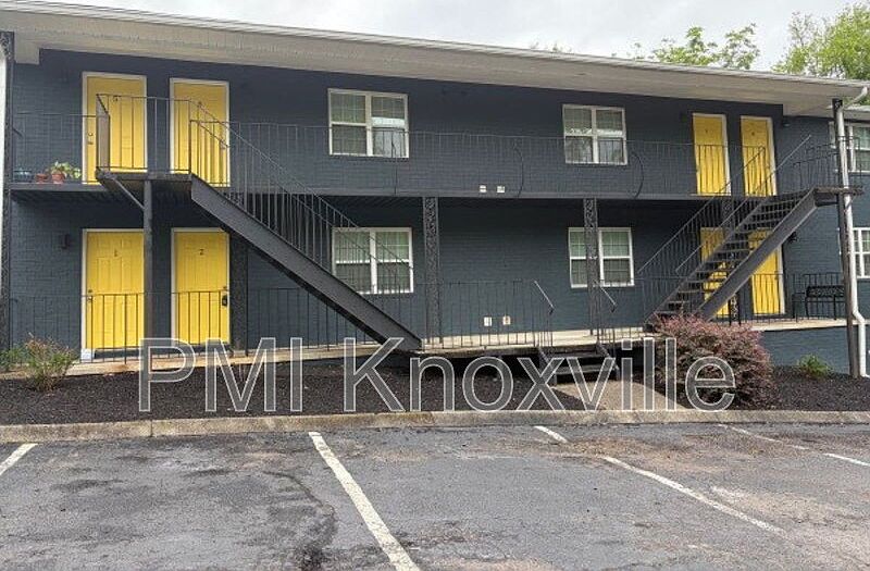1st image of 123 Ingersoll Ave APT 7