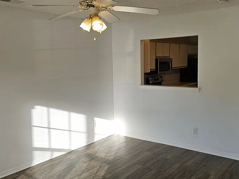 204 Fairwood Ct — Photo 4