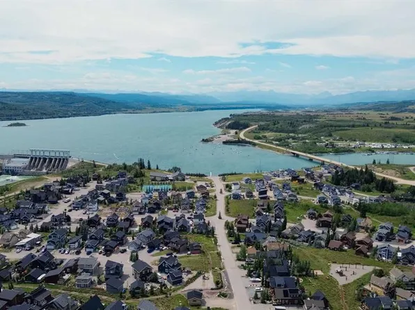 236 Cottage Club Cres, Rocky View County, AB T4C 1B1