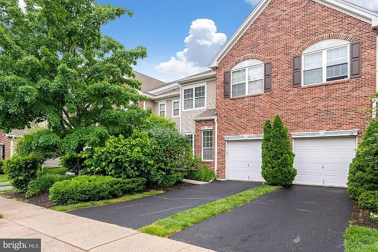 20 Heritage Hills Dr photo 1