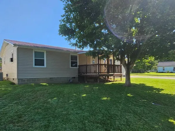 38 4th St, Louisa, KY 41230