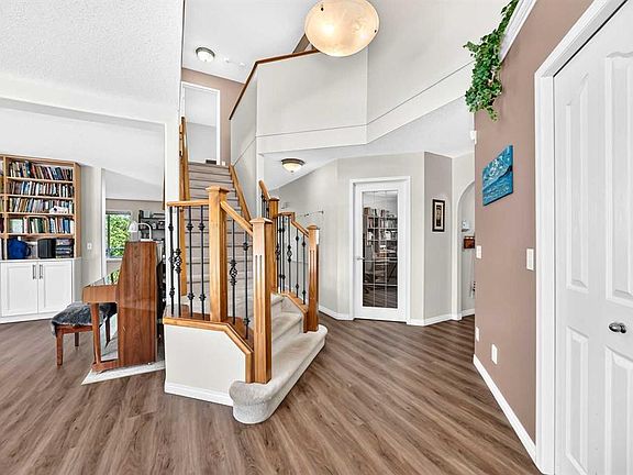 3rd image of 60 Harvest Park Way NW