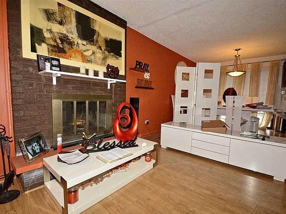 4th image of 2201 Belmont Ave