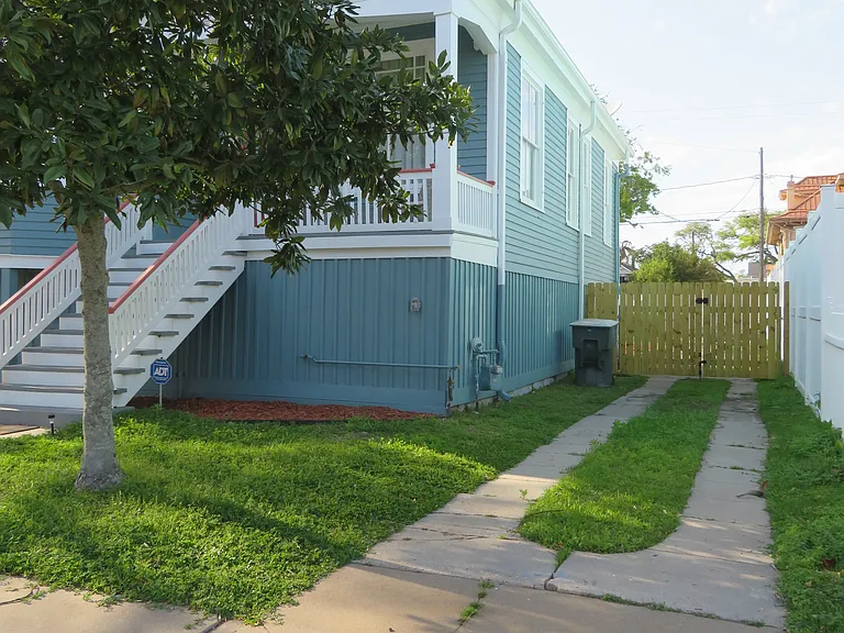 3408 Avenue O 1/2 — Photo 2