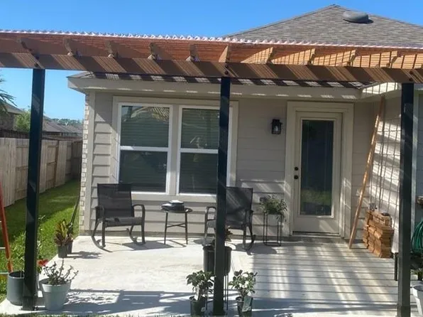 1410 Red Hills Dr, Iowa Colony, TX 77583