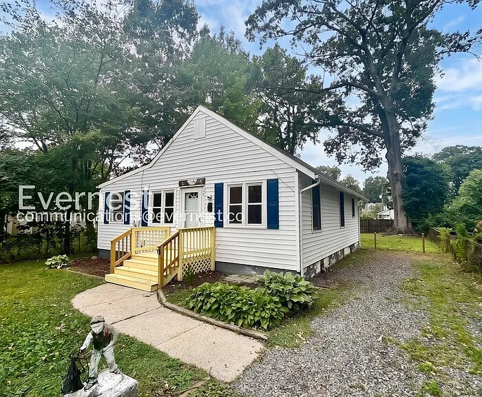227 Lincoln Ave — Photo 2