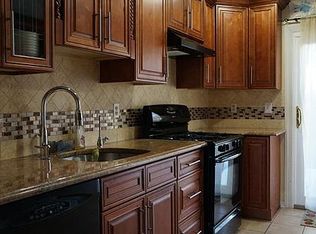 2 Dogwood Dr, Edison, NJ 08820