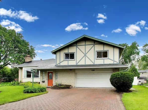 801 E Golfview Dr, Mount Prospect, IL 60056