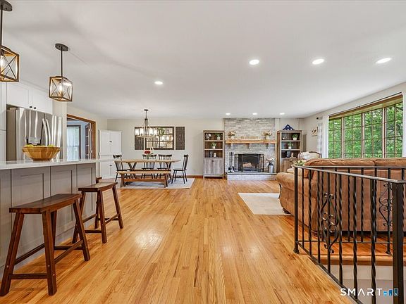 5th image of 128 Spring Road