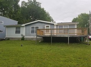 17555 Graves Rd, Wamego, KS 66547