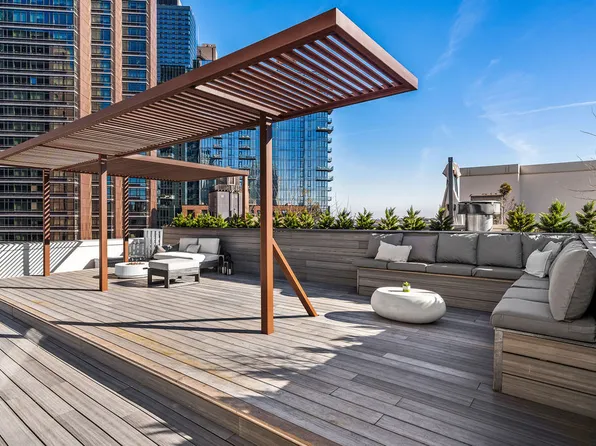 27-28 Thompson Avenue image 4 of 17