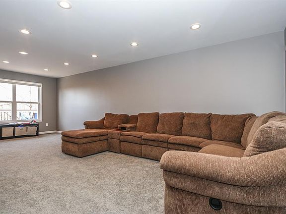 5th image of 22793 Redwood Dr