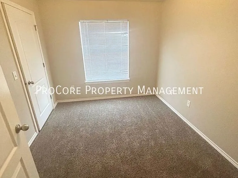 11861 W Cloverbrook Ln — Photo 10