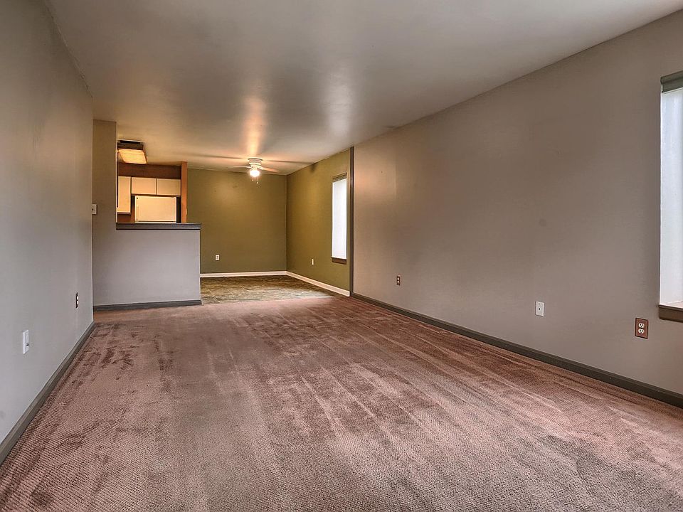 Entrance way-looking into living room/dining room/Kitchen