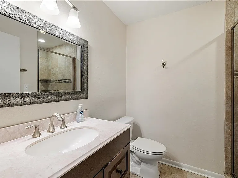 2136 Harriet Dr — Photo 12