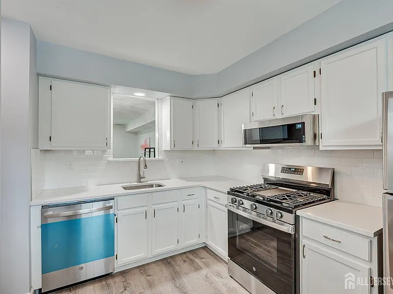 822 Darlington Dr — Photo 4