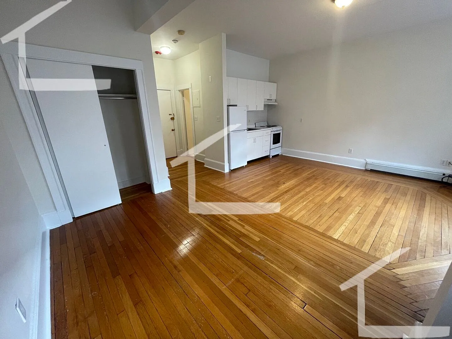 Large Studio Available 6/1/26 — Photo 2