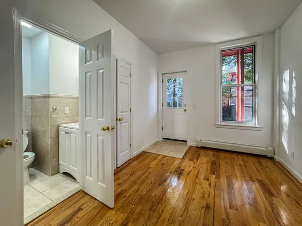 126 Withers Street image 4 of 26