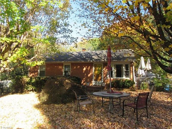 2nd image of 114 N Walnut Cir