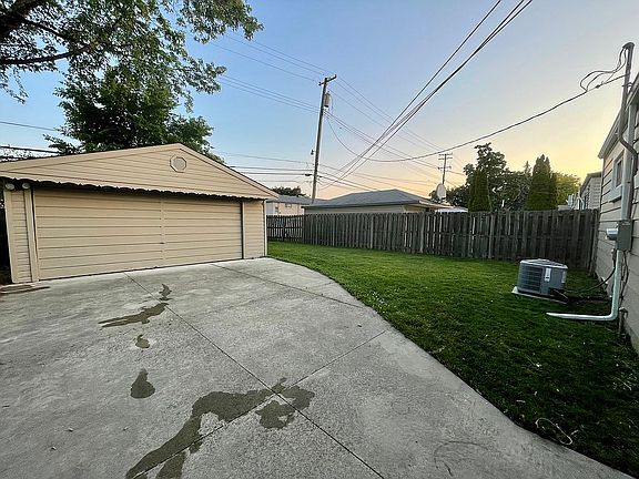 4th image of 22620 Lake Dr