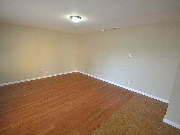 3rd image of 2772 Bridgeford Dr